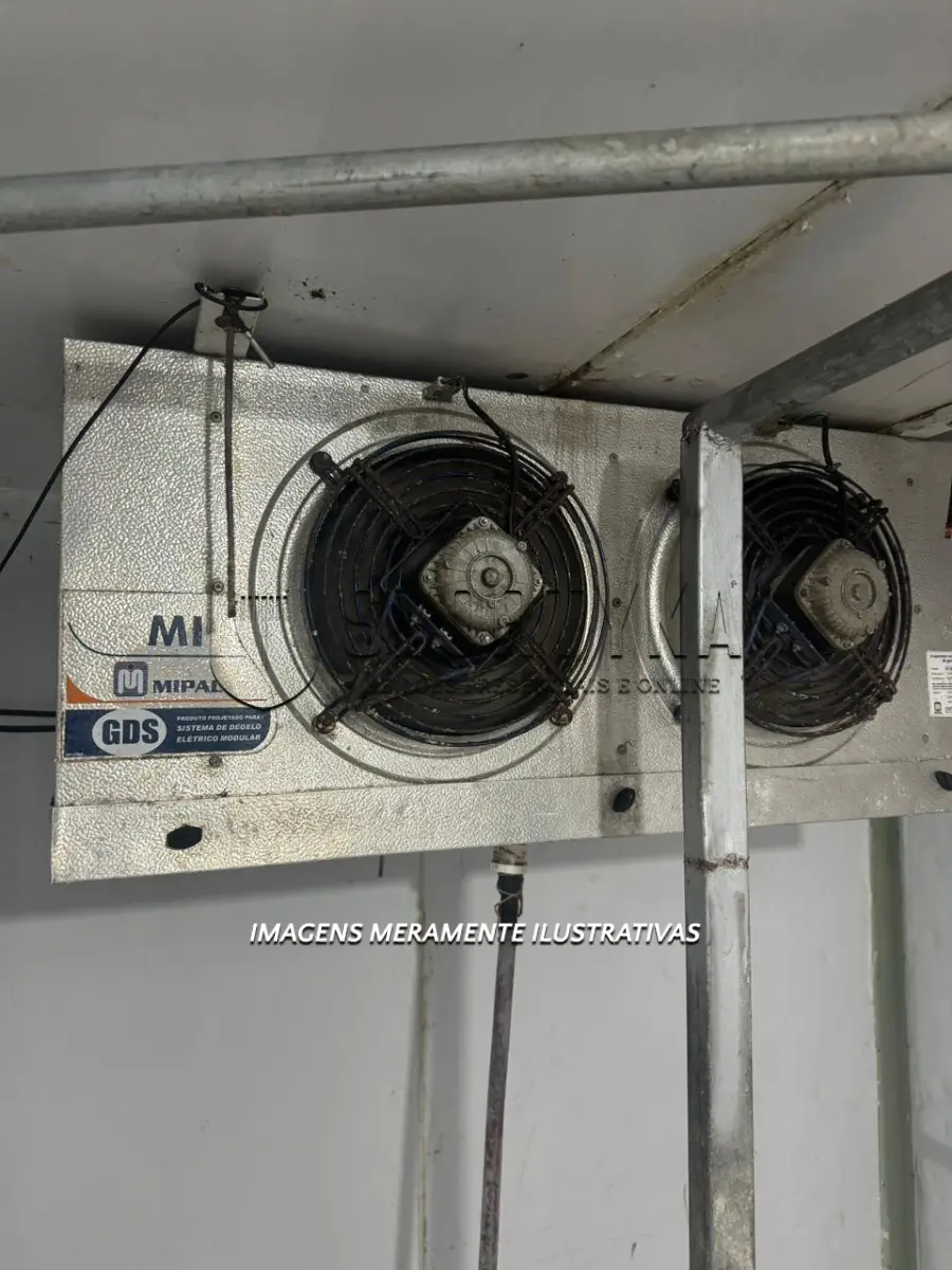 LOTE 001 - Duas câmaras de refrigeração, com 9,00m² (cada), completas