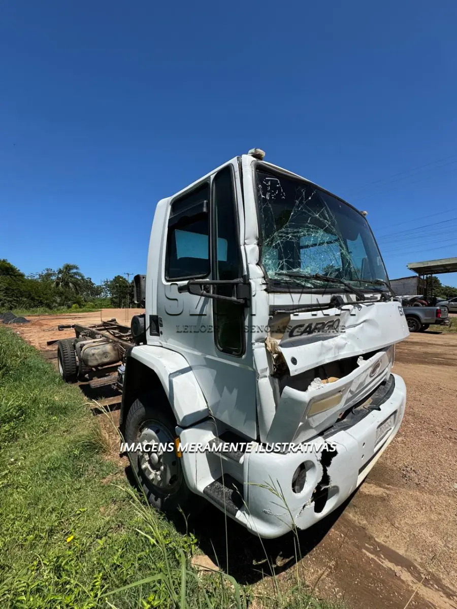 LOTE 001 - FORD CARGO 1317F, ANO/MOD 2003/2003