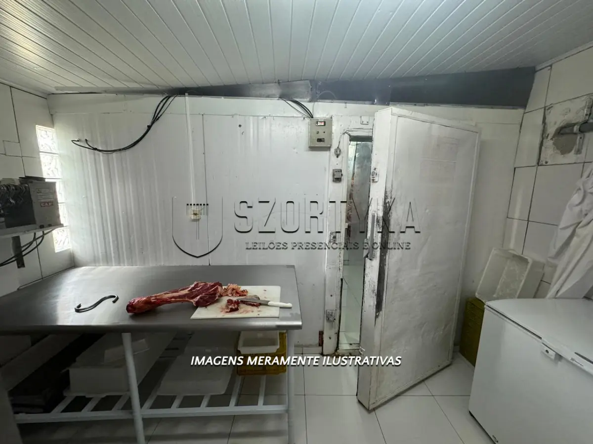 LOTE 001 - Duas câmaras de refrigeração, com 9,00m² (cada), completas