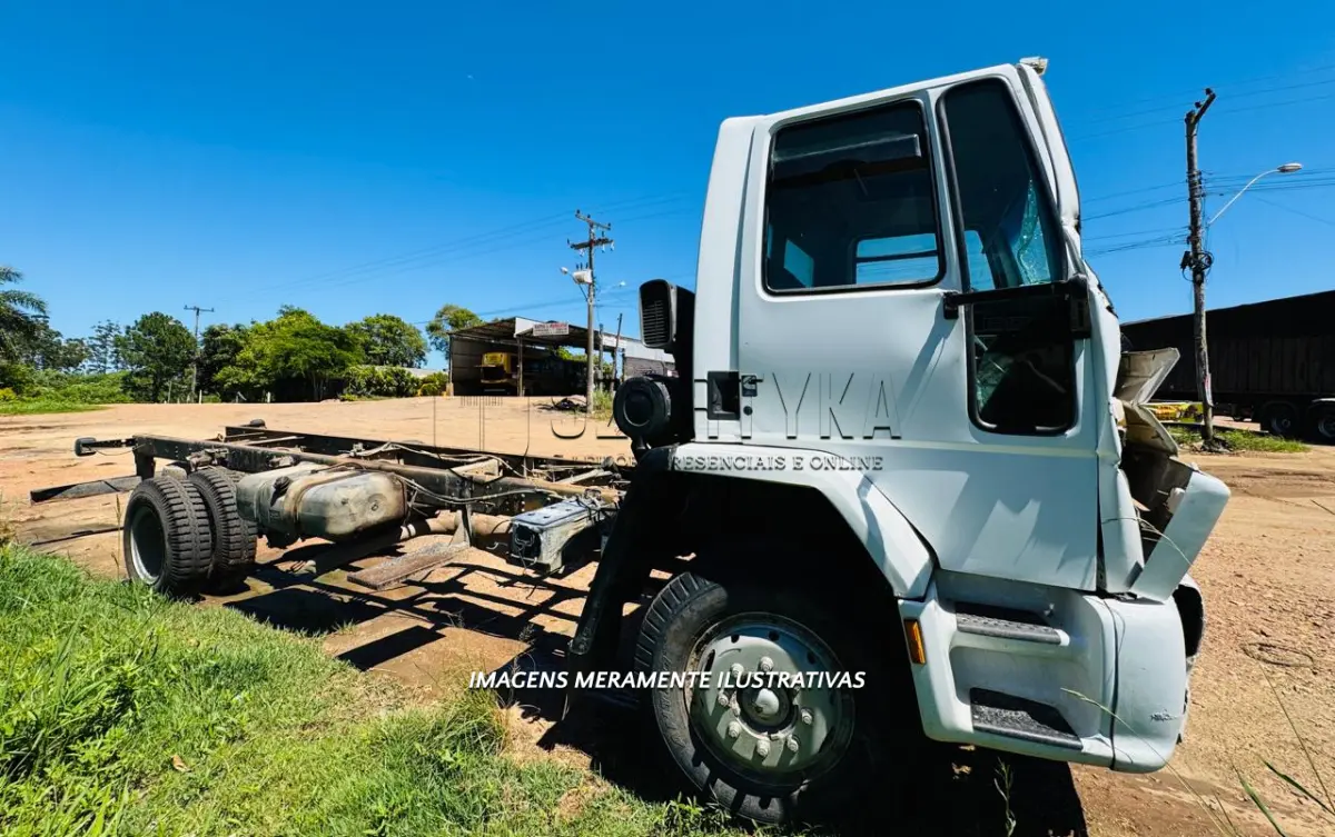 LOTE 001 - FORD CARGO 1317F, ANO/MOD 2003/2003
