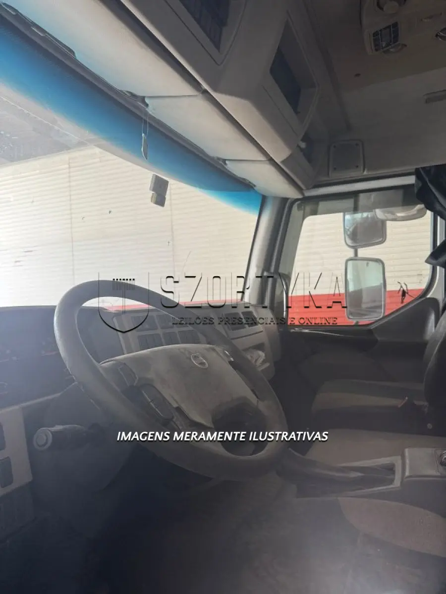 LOTE 001 - 01 (UM) VEÍCULO CAMINHÃO VOLVO/VM 270 6X2R, FAB/MOD 2014/2014