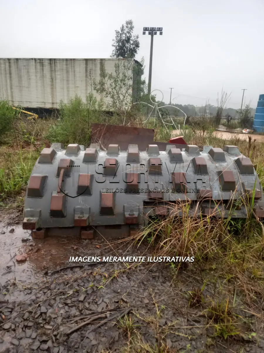 LOTE 002 - ROLO COMPACTADOR VIBRATÓRIO  MAXLOADER MAX 212/6, 2015 E 2 PNEUS USADOS 23.1-26 G7 TUBES NYLON 12PR WESTLAKE