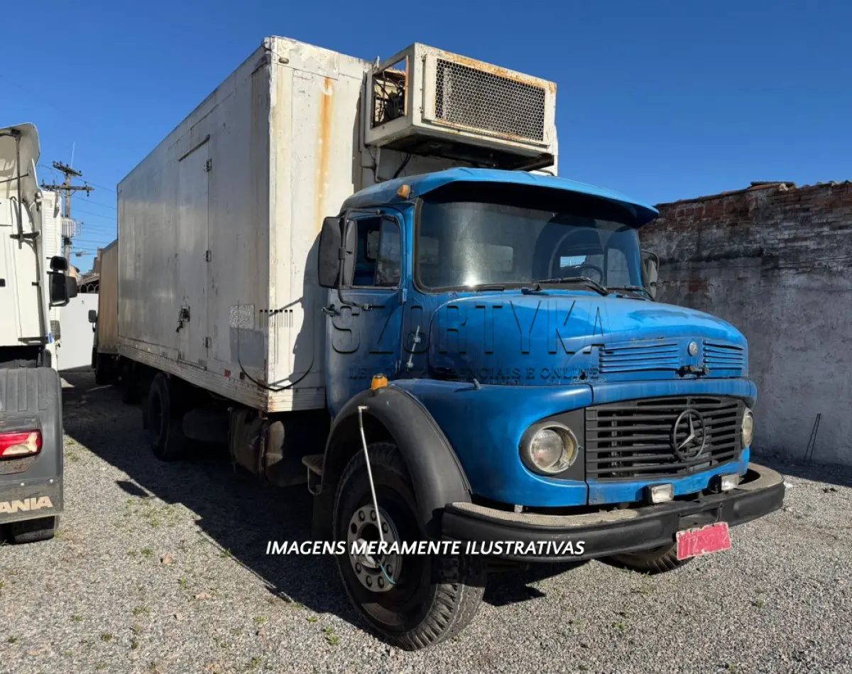 LOTE 003 - 01 (um) caminhão Mercedes Benz 1513, cor azul, com baú frigorífico, ano/mod 1979