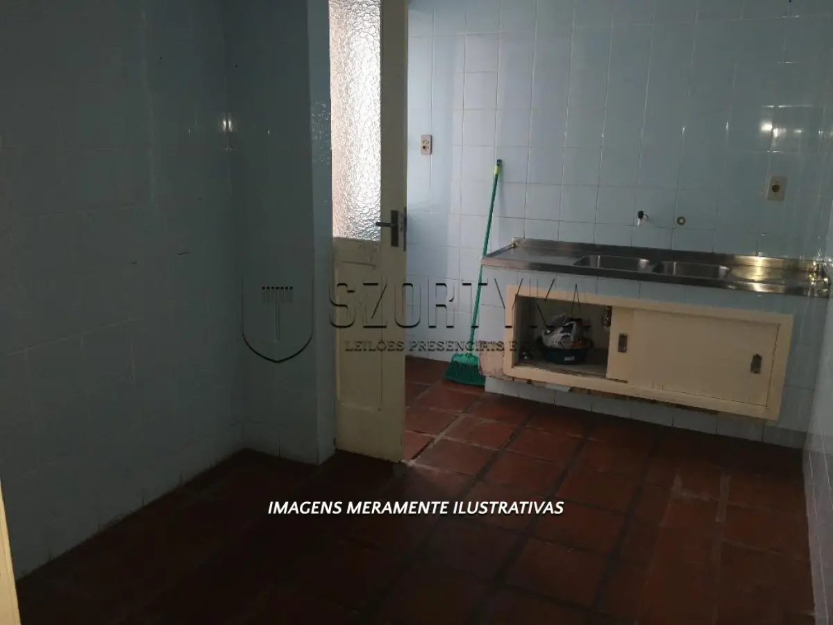 LOTE 001 - APARTAMENTO COM VAGA PARA ESTACIONAMENTO NO EDIFÍCIO TAMANDARÉ EM PELOTAS