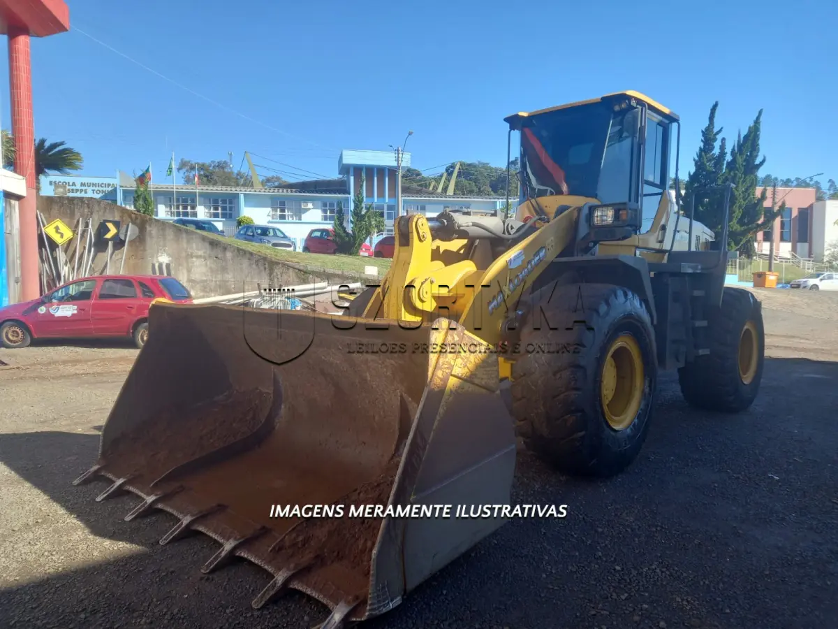 LOTE 003 - PÁ CARREGADEIRA MAXLOADER 956L, 2019 E 2 PNEUS RECAPADOS AEOLUS TYRE.CO.LTD.16 LONAS