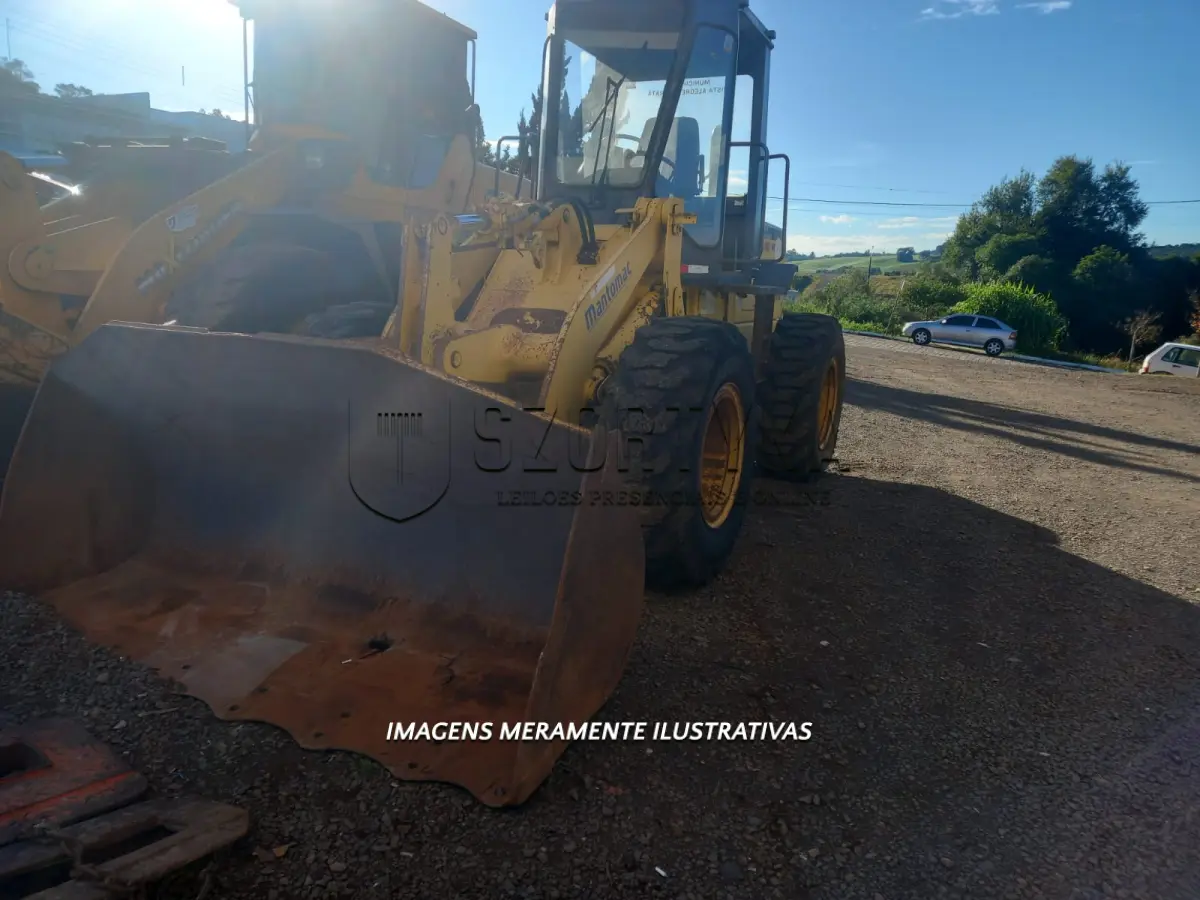 LOTE 001 - CARREGADEIRA MARCA KOMATSU, MODELO WA 180 DIESEL, 2009