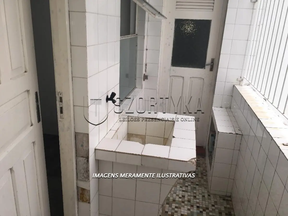 LOTE 001 - APARTAMENTO COM VAGA PARA ESTACIONAMENTO NO EDIFÍCIO TAMANDARÉ EM PELOTAS