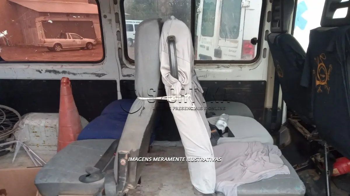 LOTE 010 - VEÍCULO FIAT/DUCATO MINIBUS 2.8 TURBO DIESEL ANO/MOD 2003 PLACAS ILR3971, COR BRANCA.