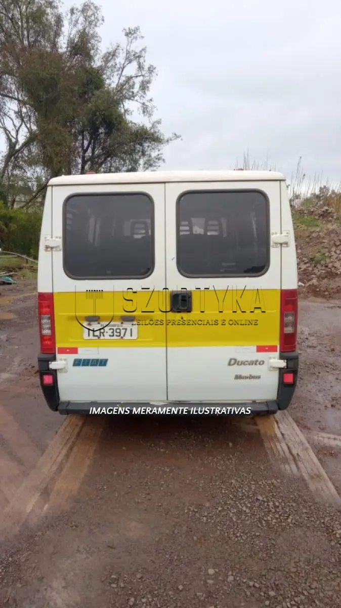 LOTE 010 - VEÍCULO FIAT/DUCATO MINIBUS 2.8 TURBO DIESEL ANO/MOD 2003 PLACAS ILR3971, COR BRANCA.
