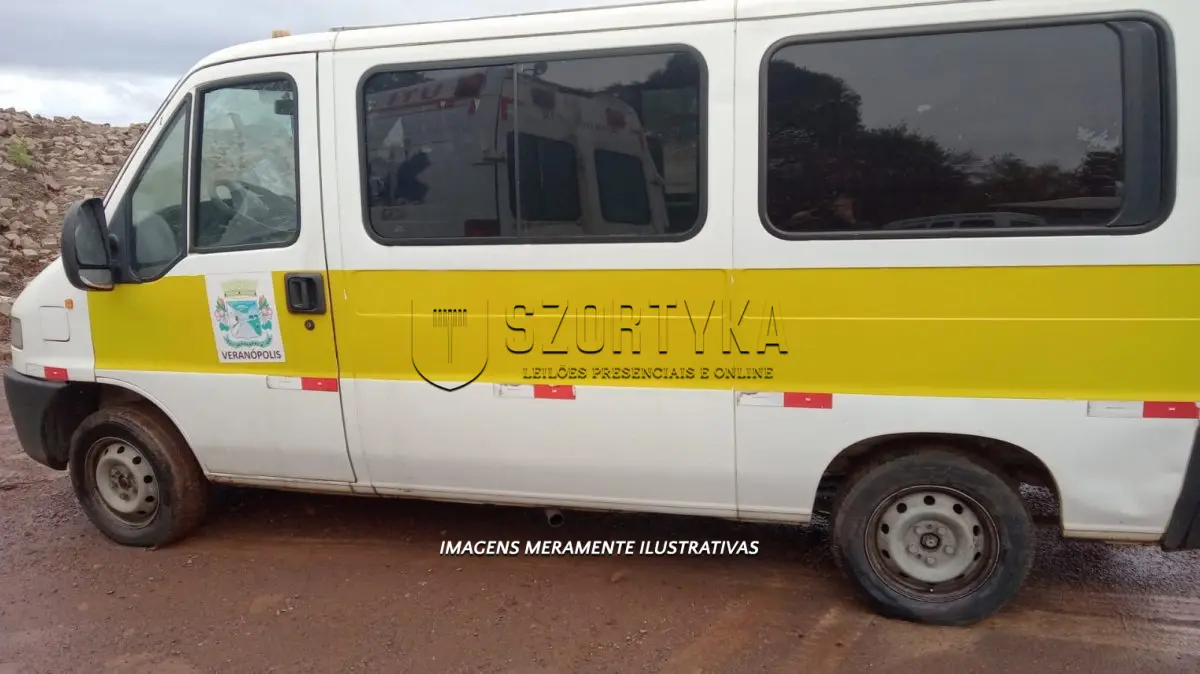 LOTE 010 - VEÍCULO FIAT/DUCATO MINIBUS 2.8 TURBO DIESEL ANO/MOD 2003 PLACAS ILR3971, COR BRANCA.