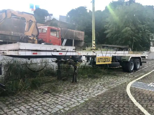 LEILÃO DE UMA CARRETA.