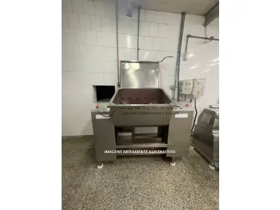 01 (um) Misturador   de   Carne, em   inox