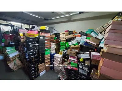 Lote composto por diversos calçados, de marcas, tamanhos e modelos diversos.