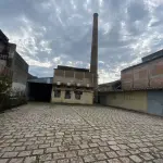CONJUNTO DE PRÉDIOS EDIFICADOS EM TERRENO COM 14.444, 57 M² NA PRAÇA VINTE DE SETEMBRO EM PELOTAS.