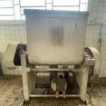 UMA MASSEIRA SIAM UTIL, CAPACIDADE 200KG