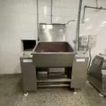 01 (UM) MISTURADOR   DE   CARNE, EM   INOX