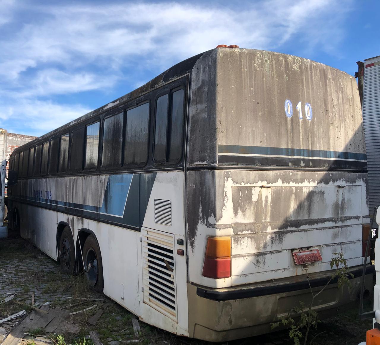 LEILÃO DE UM ÔNIBUS MERCEDES-BENZ, ANO/MODELO 1985.