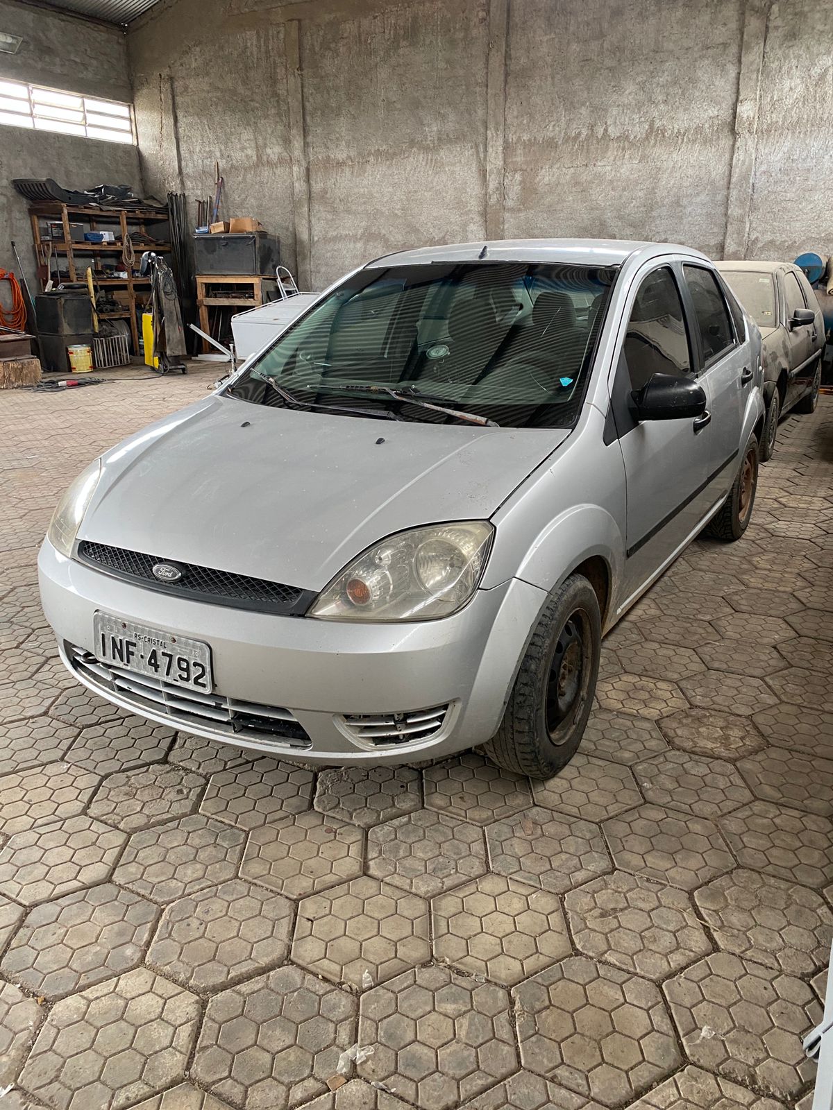 LEILÃO DE UM FORD FIESTA SEDAN, 2006/2007, COMPLETO