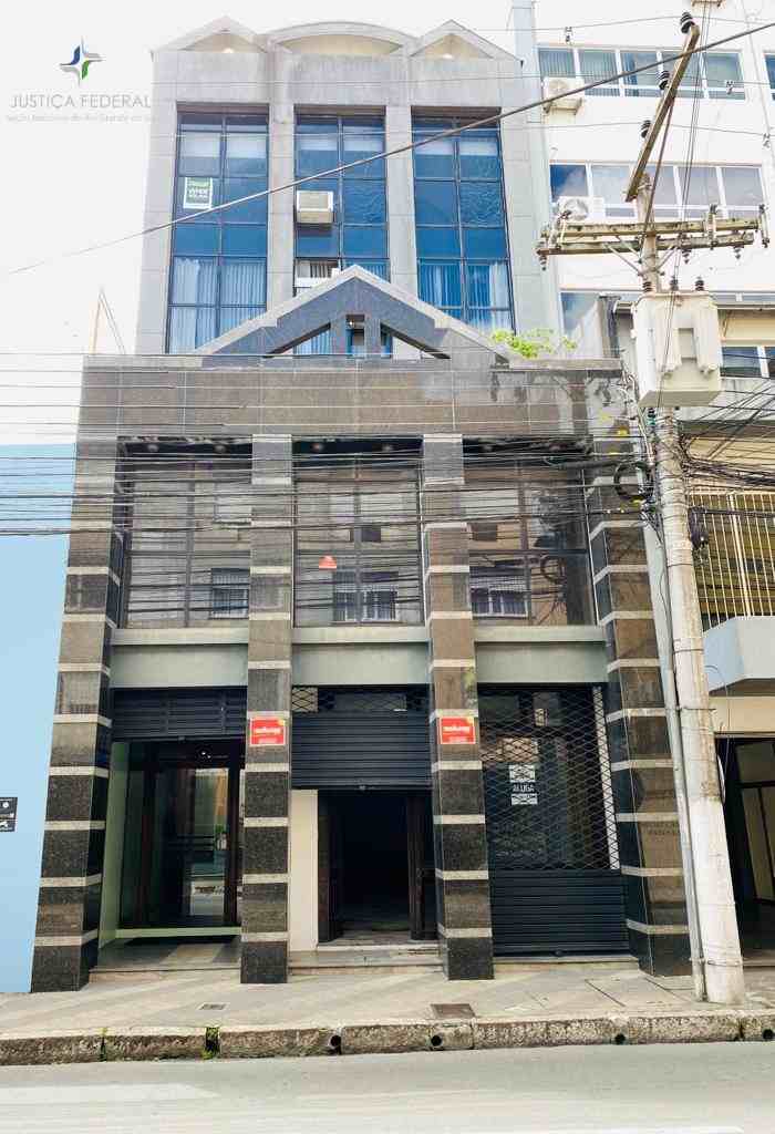 LEILÃO DE UMA SALA COMERCIAL DE FRENTE PARA A RUA FELIX DA CUNHA EM PELOTAS
