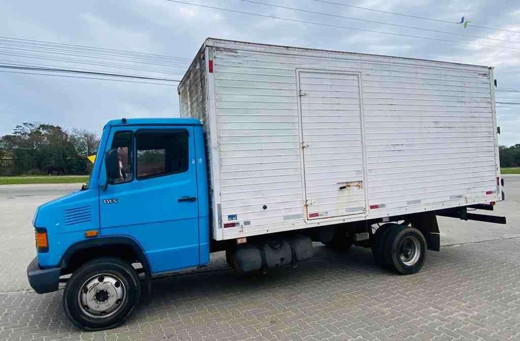 LEILÃO DE UM MERCEDES BENZ/710, 2002