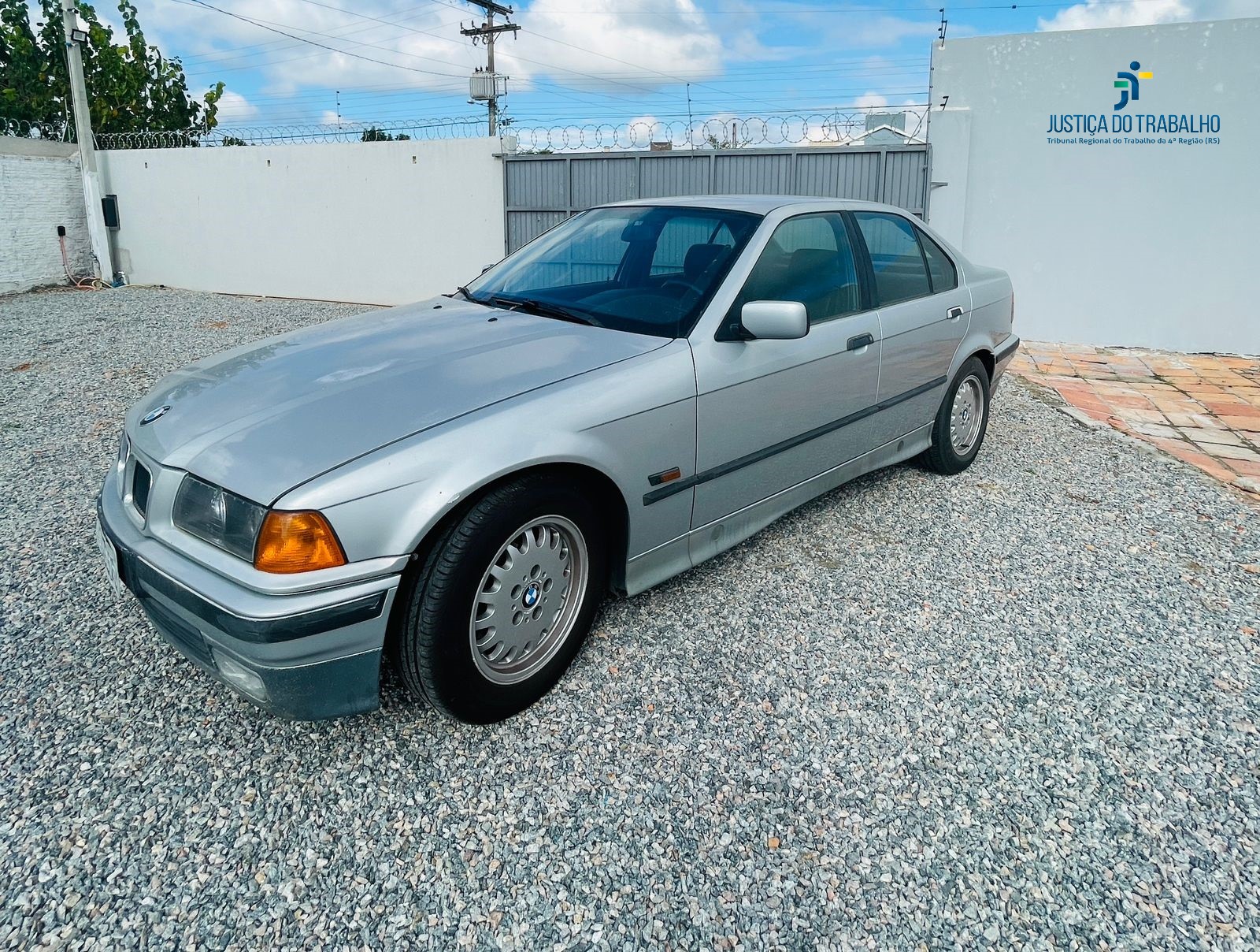 LEILÃO DE UMA BMW/325i, ANO/MOD 1995/1995