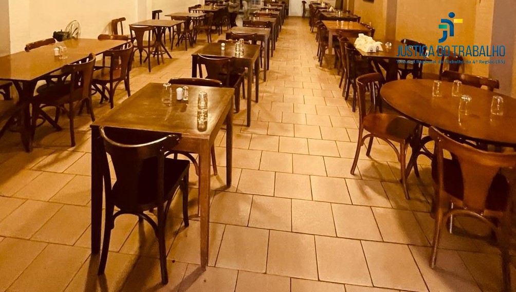 LEILÃO DE MESAS, CADEIRAS, BUFFET, CHURRASQUEIRAS E DIVERSOS