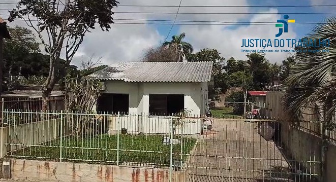 LEILÃO DE UM IMÓVEL COM 484M², EM TAPES