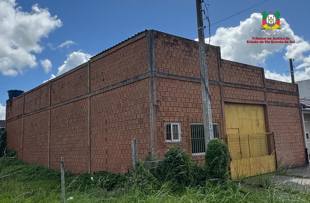 LEILÃO DOS DIREITOS E AÇÕES DE UM IMÓVEL COM 184,90M² NO FRAGATA EM PELOTAS