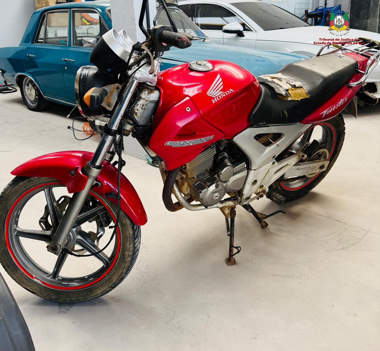 LEILÃO DE UMA HONDA CBX/250 TWISTER, 2004
