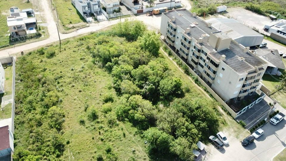 Um Terreno Com 505,12m² Na Beira Da Praia Do Laranjal Em Pelotas, localizado em Pelotas - RS