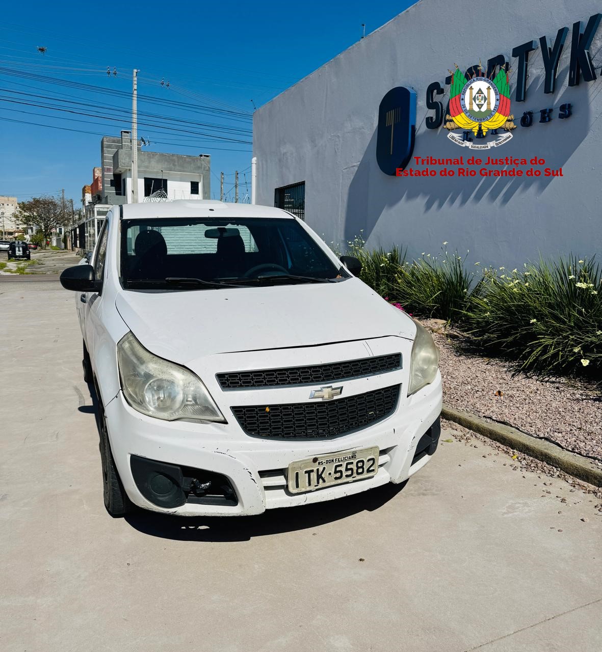 LEILÃO DE UMA CHEVROLET/MONTANA LS, ANO/MOD 2012/2012