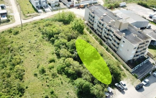 Um Terreno Com 505,12m² Na Beira Da Praia Do Laranjal Em Pelotas, localizado em Pelotas - RS