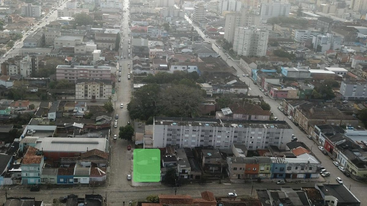 IMÓVEL NA RUA ANDRADE NEVES EM PELOTAS