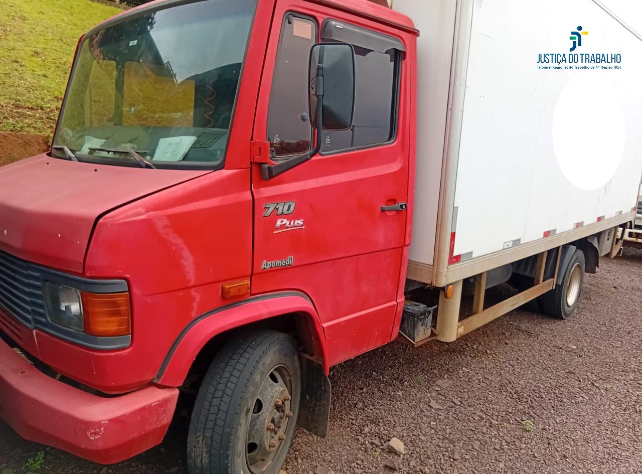 VENDA DIRETA DE UM CAMINHÃO MERCEDES-BENZ/710, 2011 COM BAÚ REFRIGERADO